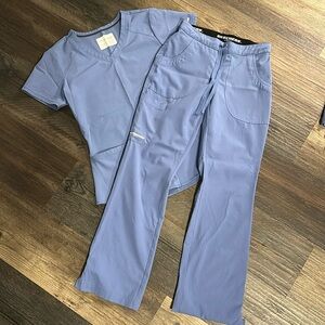 Women’s Scrub Set
